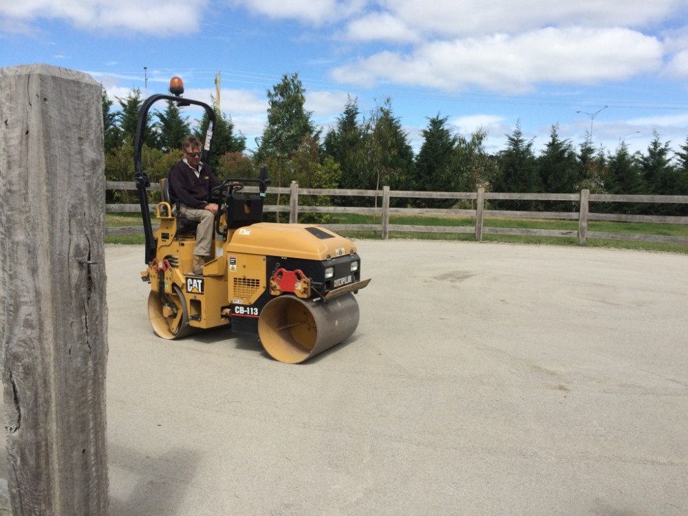 Rolling round yard base